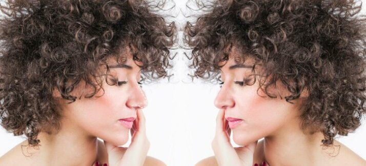 Cheveux bouclés et greffe capillaire : images avant et après