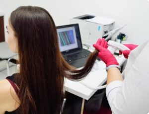 Comment l'analyse densitométriques mesure-t-elle le succès d'une greffe de cheveux